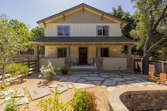 Building Photo - 10802 Creek Rd