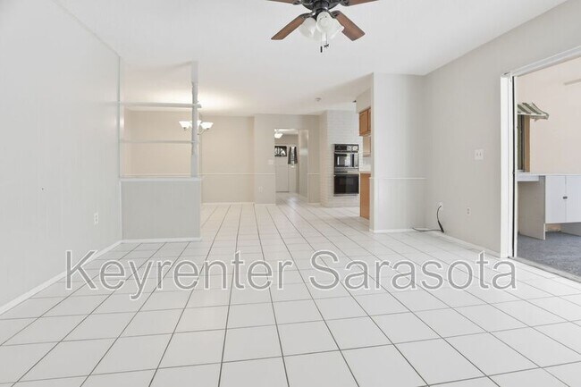 Foto del edificio - 5645 N Tuttle Ave