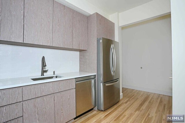 Foto del edificio - 37 N Dean St