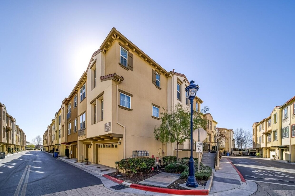 Primary Photo - $4095 / 3BR - GORGEOUS NEWER MILPITAS HOME