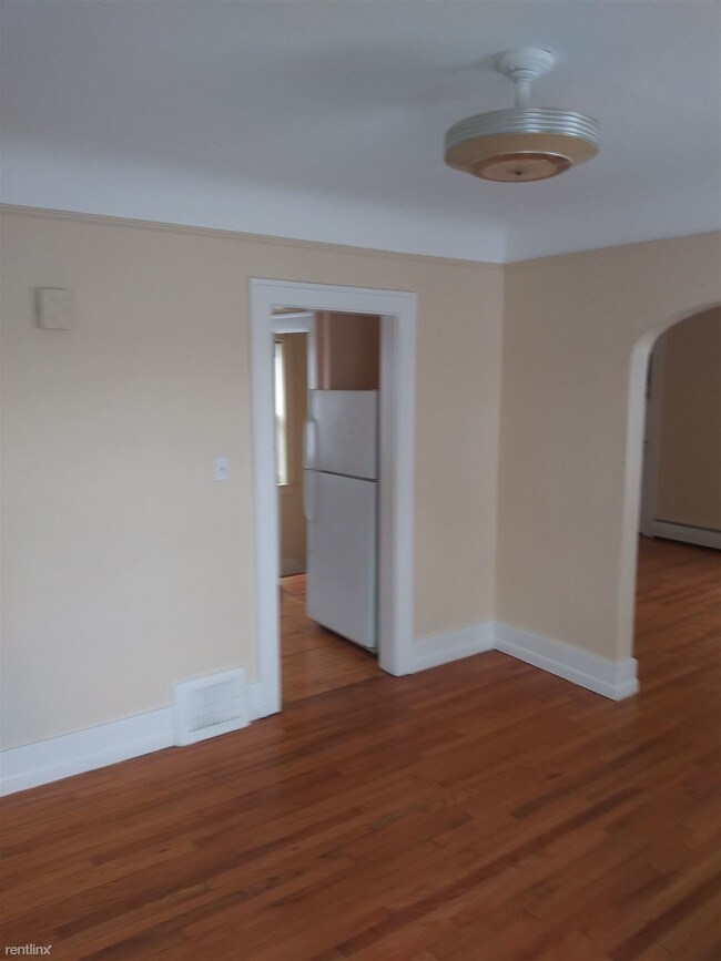 Building Photo - 2 br, 1 bath Apartment - 158 Mark Ave