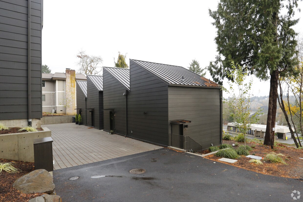 Building Photo - Sawtooth