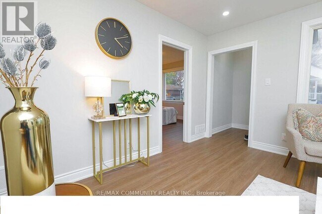 Photo du bâtiment - 6360 Ash St