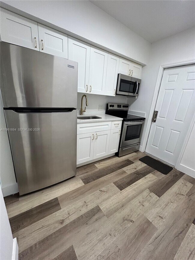 Foto del edificio - 571 NE 67th St