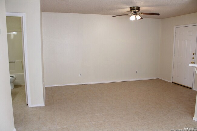 Building Photo - 812 W Olmos Dr