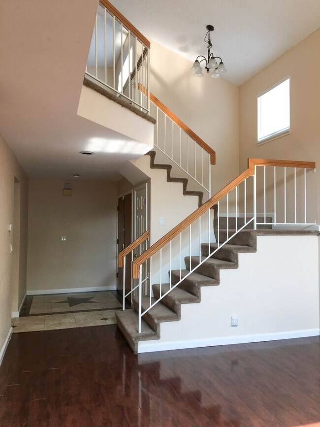 Foto del edificio - Gorgeous 3 Bedroom 2.5 bath Home in Desirable area of Ardenwood, Fremont