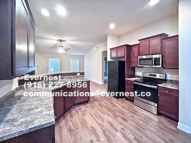 Foto del edificio - 338 Ivy Hills Cir