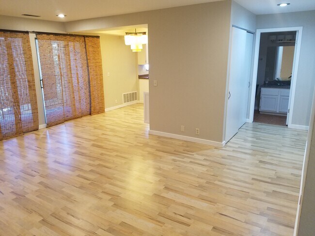 Building Photo - 7767 Briarsprings Dr