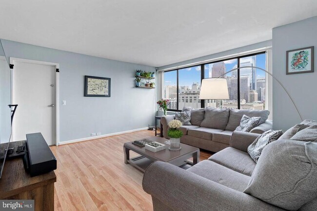 Building Photo - 2001 Hamilton St