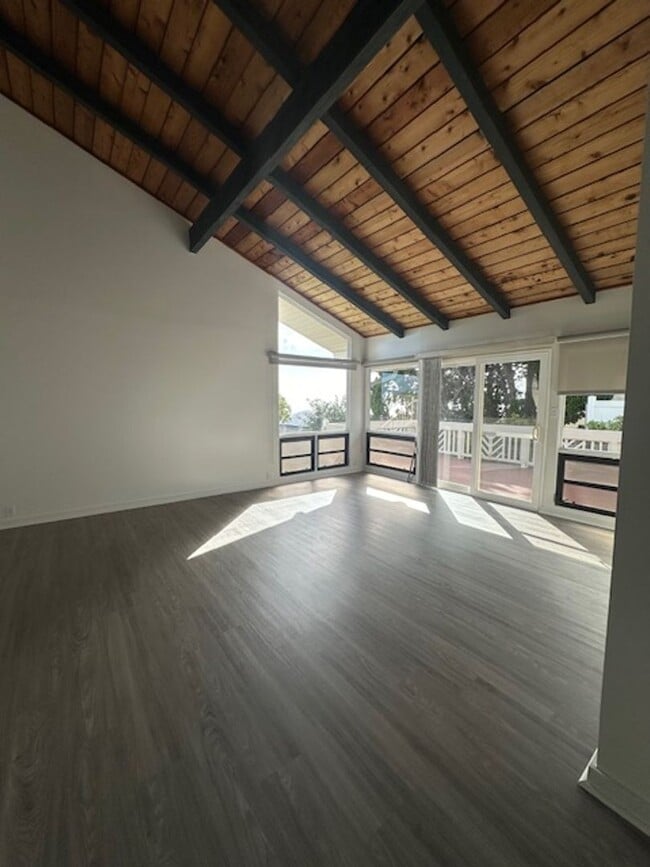 Building Photo - Spacious 4 Bedroom, 2 Full Bath Single Fam...