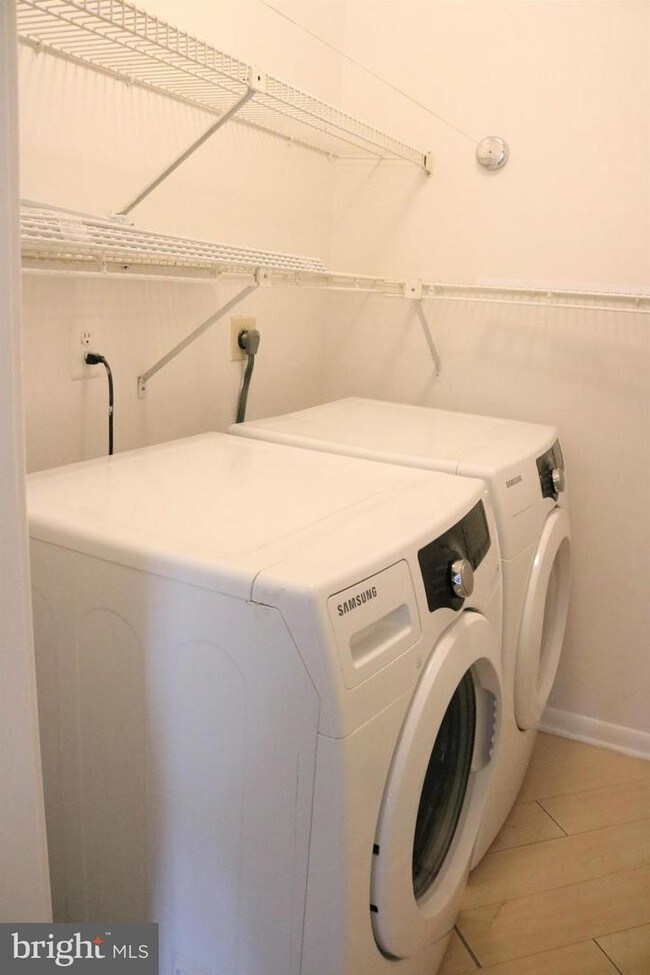 Foto del edificio - 5329 Strathmore Ave