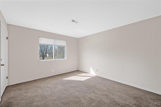 Building Photo - 22 E Rock Creek Manor