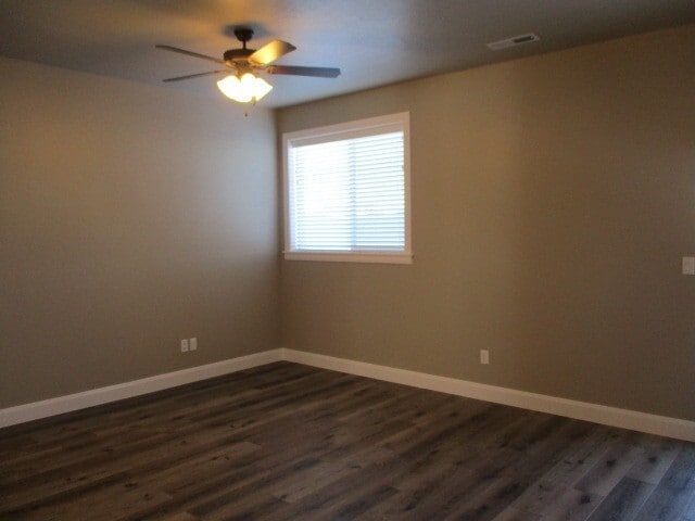 Building Photo - 3 Bedroom - 2.5 bathroom - in the heart of...