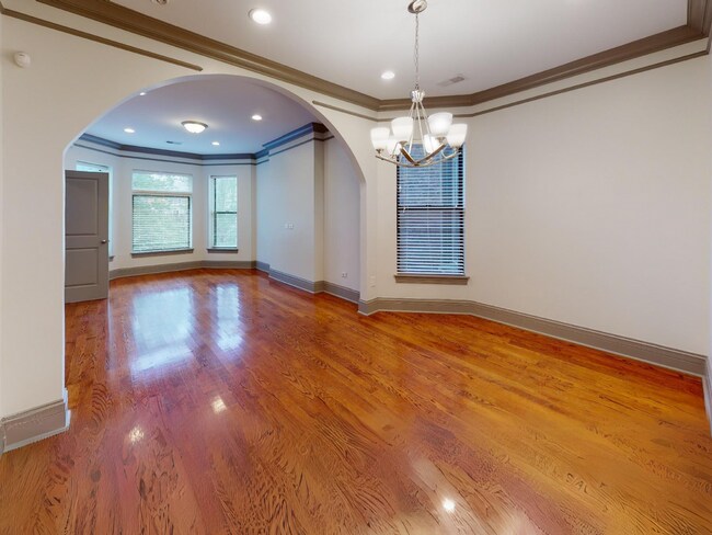 Foto del edificio - 438 E 45th Pl