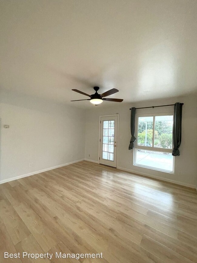Building Photo - 3 br, 1.5 bath House - 3136 Mission View Dr