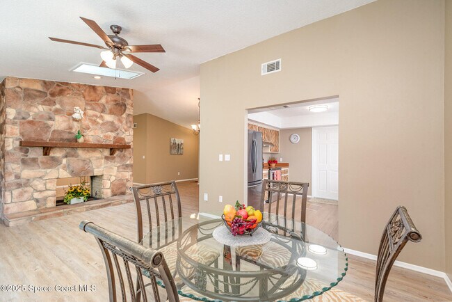 Foto del edificio - 4805 Squires Dr