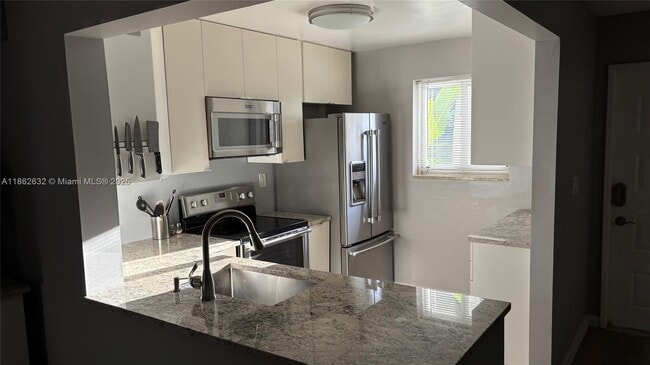 Building Photo - 2761 S Oakland Forest Dr