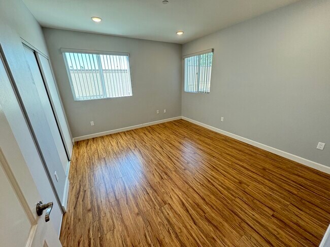 Building Photo - 6718 Sylmar Ave