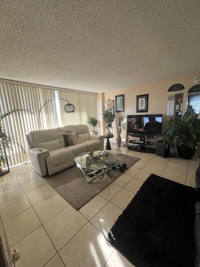 4516 - 4516 Apartment