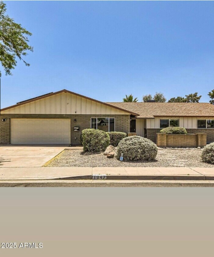 Primary Photo - 1947 E Watson Dr