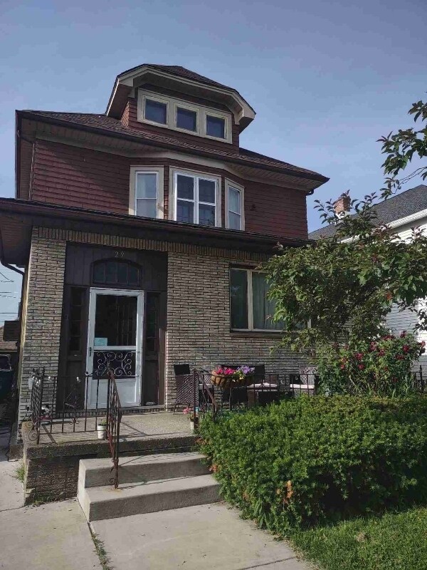 29 Knox Ave Unit Lwr, Buffalo, NY 14216 Room for Rent in Buffalo, NY