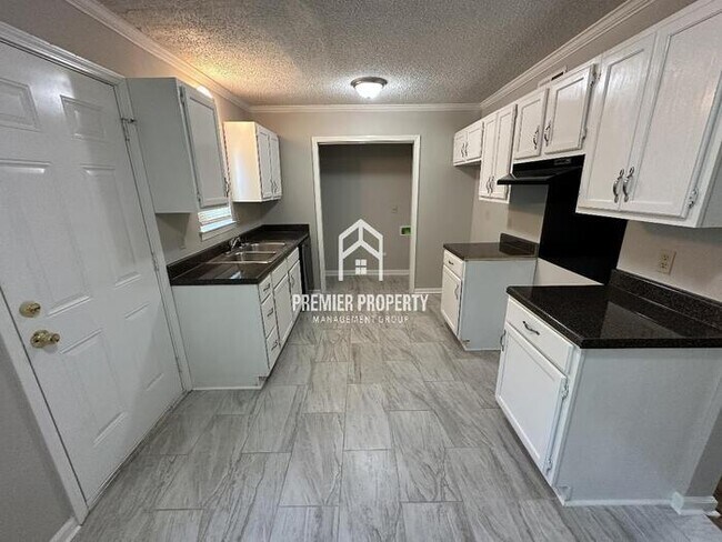 Foto del edificio - 5569 Loch Lomond Rd