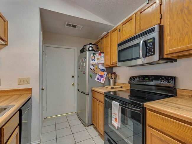 Building Photo - 517 Cutty Trl