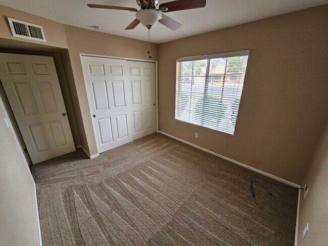 Building Photo - 4945 E Fox St