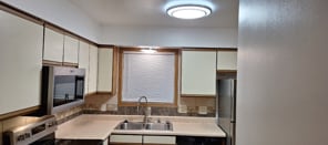 Building Photo - 526 Root Ave