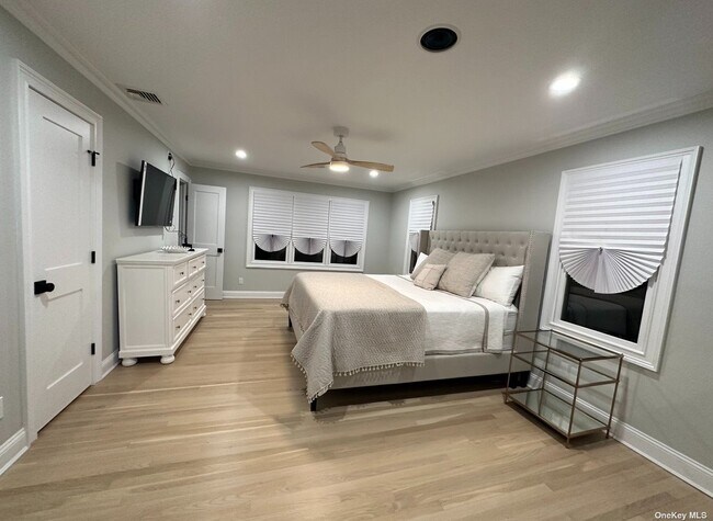 Building Photo - 55 Cedarhurst Ave