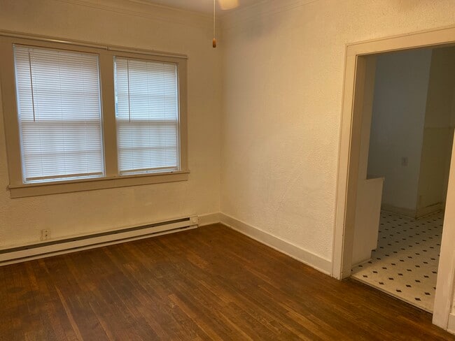 Building Photo - 517 N G St