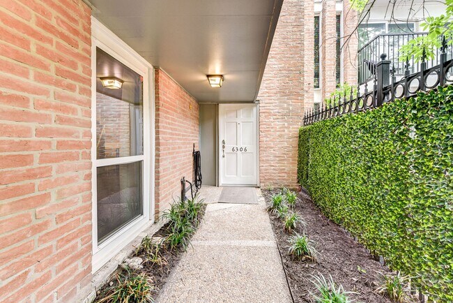 Foto del edificio - 6306 Riverview Way