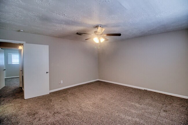 Foto del edificio - 6393 S Briar Bayou Dr