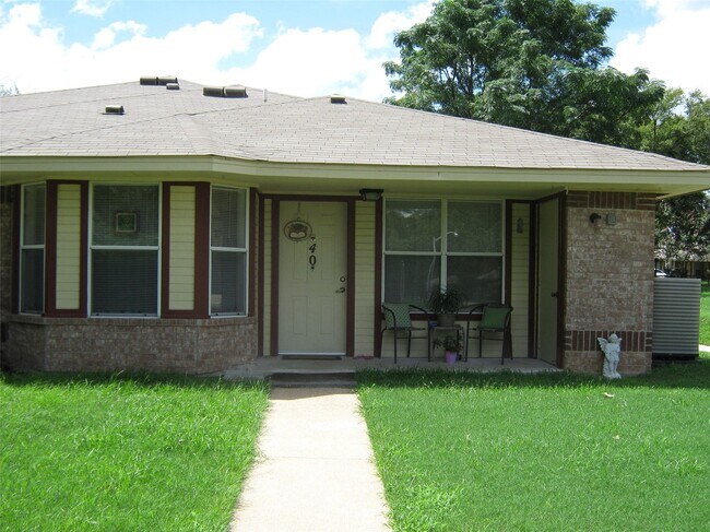 Foto del edificio - 716 Gardner Dr