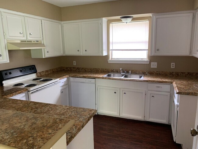 Foto del edificio - 906 Red Bishop - 3/Bed 2/Bath - $1675/month