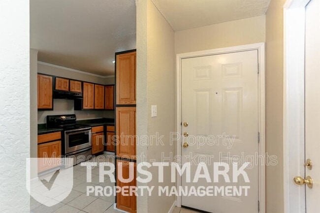 Building Photo - 2207 Carousel Dr