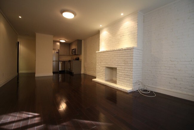 Building Photo - 340 E 90th St