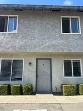 Building Photo - 128 White Ln
