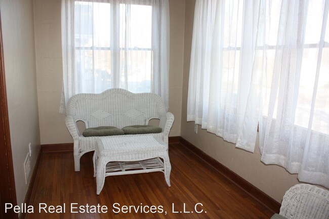 Building Photo - 2 br, 1.5 bath House - 803 E. 2nd Street