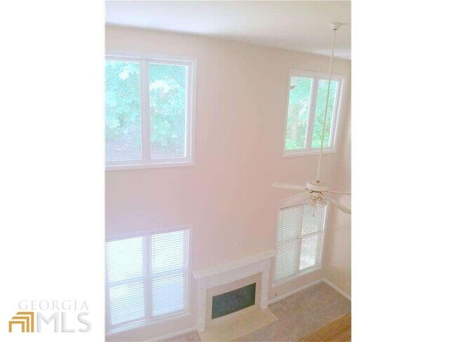Building Photo - 600 Shadow Oaks Dr