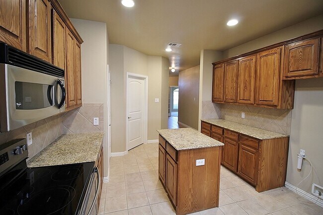 Building Photo - Lovely 3/2/2 in Waxahachie For Rent!