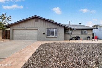 Building Photo - 123 E Erie Dr