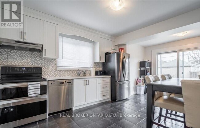 Photo du bâtiment - 301 Wallace Ave S