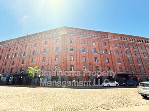 Building Photo - 1000 Fell St