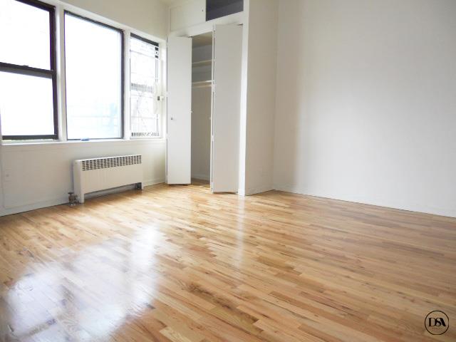 Building Photo - 2731 Broadway Ave