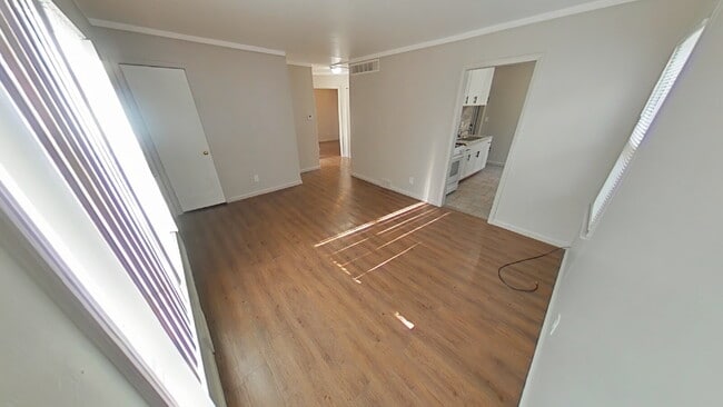 Foto del edificio - 8059 Prospect Ave