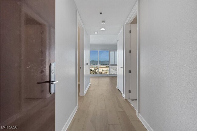 Foto del edificio - 4525 Dean Martin Dr