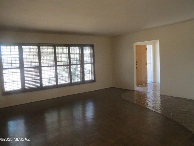Foto del edificio - 6179 E 3rd St