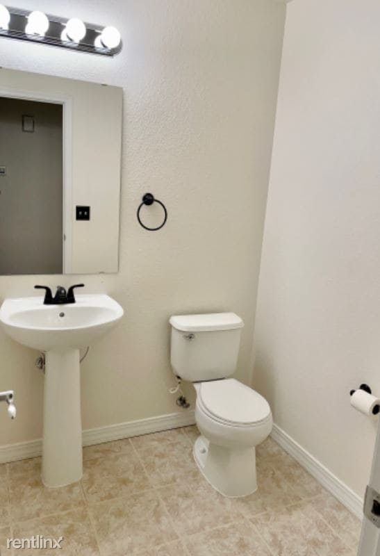 Building Photo - 2 br, 3 bath Townhome - 13299 Holly St E U...