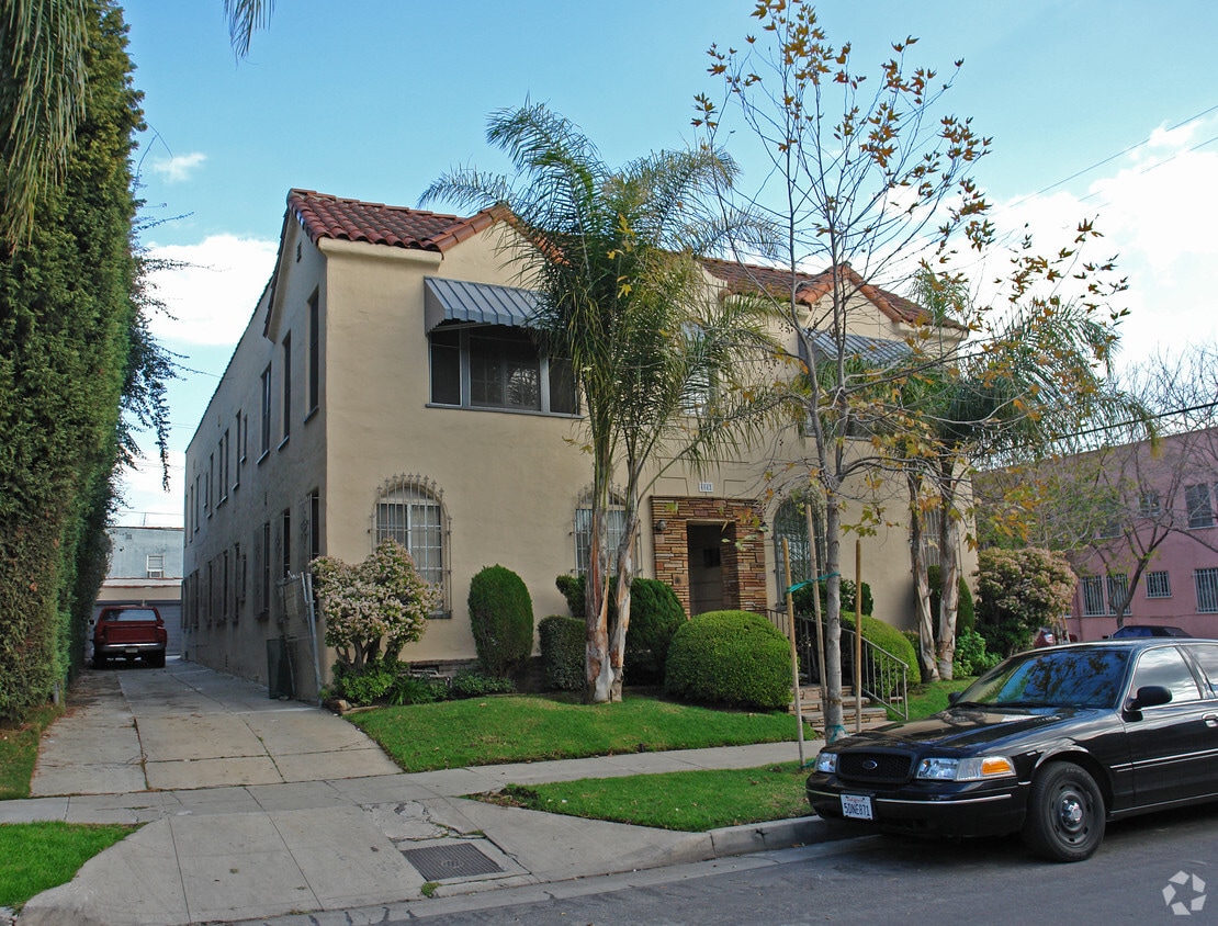 Building Photo - 404 N Sierra Bonita Ave
